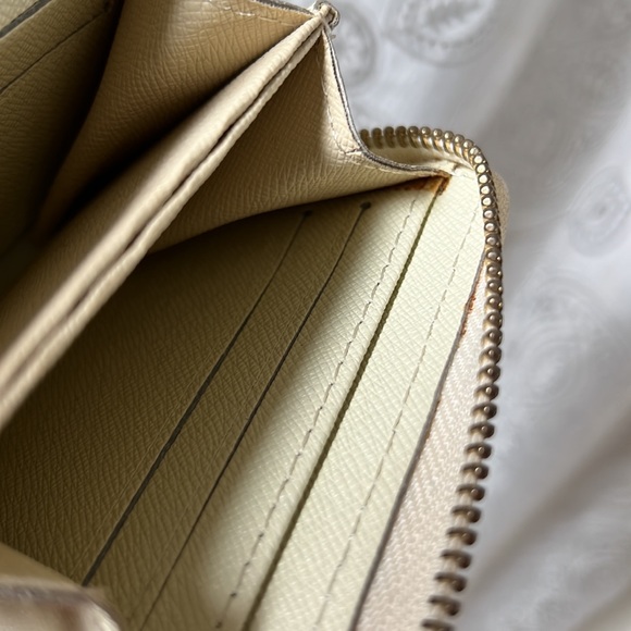 Cream Wallet - Picture 6 of 7